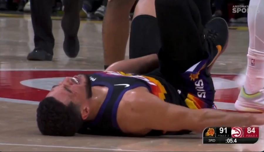 华体会官方入口-雪上加霜，布克90度崴脚伤退太阳一场伤俩主力，离场前三节就得31分